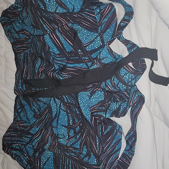 Lululemon spring break away shorts size 6 - Picture 7 of 7